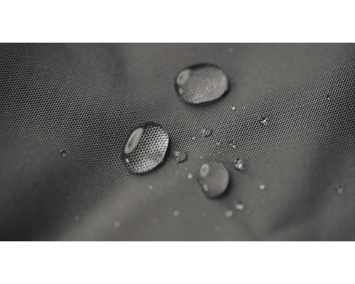 Wassertropfen auf wasserabweisendem Gewebe