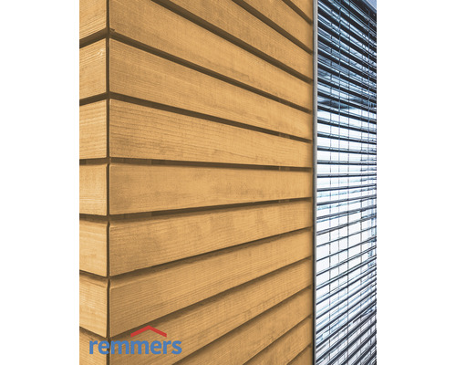 Façade en bois avec jalousie de fenêtre