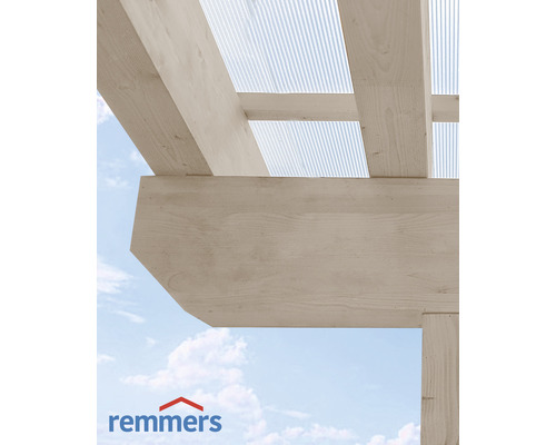 Gros plan d''une construction en bois avec un toit transparent et le logo Remmers.