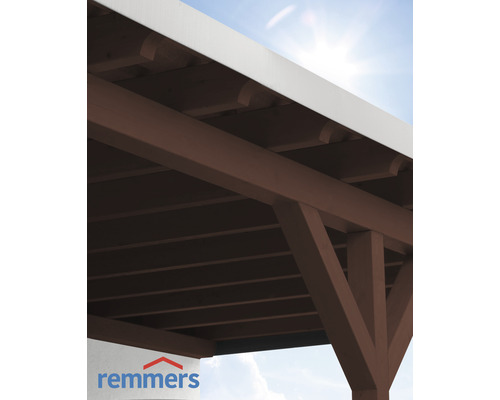 Vue détaillée d''une pergola en bois marron avec un toit blanc