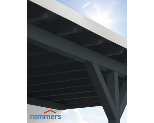 Vue détaillée d''un carport en bois avec le logo Remmers