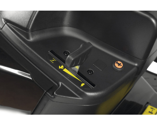 Detailansicht eines Rasentraktor-Bedienelements mit Hebel und Symbolen zur Steuerung der Gerätefunktionen.