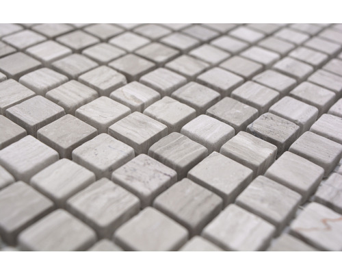 Quadratische Mosaikfliesen aus Stein