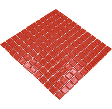 Quadratische Mosaikfliesen, angeordnet in einer quadratischen Form.