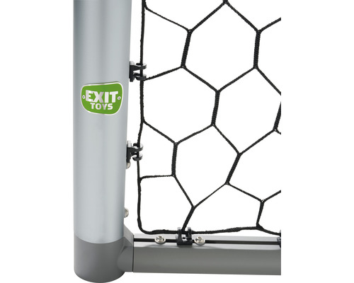 Detailaufnahme eines Fußballtors mit Netz und Exit Toys Logo.