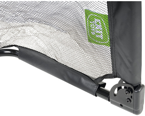 Detailansicht eines Babyreisebetts mit Netz und EXIT Logo