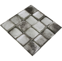 Mosaïque en verre avec éléments carrés