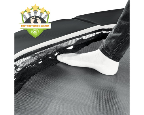 Detailaufnahme eines Trampolins mit Fußschutzsystem und Exit Toys Logo