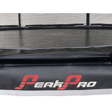 Gros plan d''un filet de trampoline avec le logo Peakpro