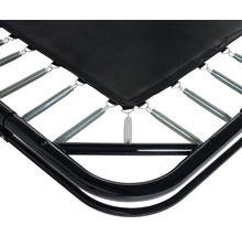 Detailansicht eines Trampolins mit Sprungfedern und Rahmen