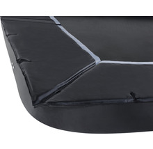 Detailaufnahme einer schwarzen Trampolinrandabdeckung