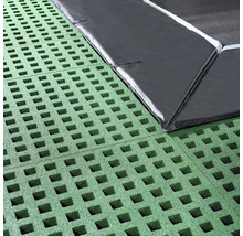 Grüne Fallschutzmatte mit schwarzen Randpolstern