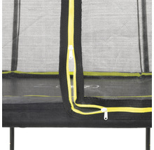 Detailaufnahme des Reißverschlusses eines Trampolinsicherheitsnetzes
