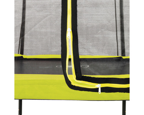 Gros plan d''un filet de sécurité de trampoline avec fermeture éclair