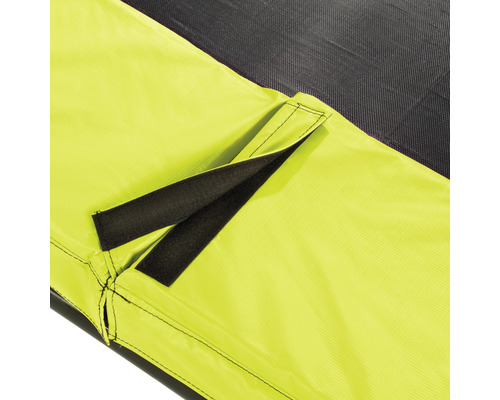Vue détaillée d''une couverture de trampoline avec fermeture velcro