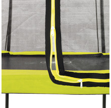 Gros plan d''un filet de sécurité de trampoline avec fermeture éclair