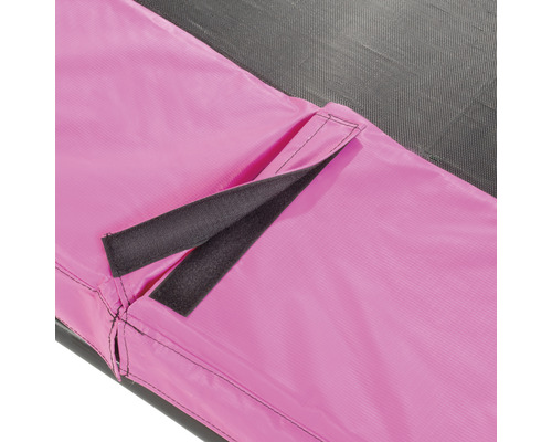 Detailansicht einer Trampolin-Abdeckung mit Klettverschluss