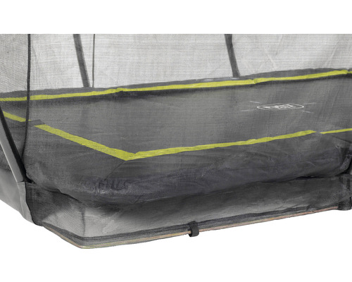 Vue détaillée d''un trampoline rectangulaire avec filet de sécurité