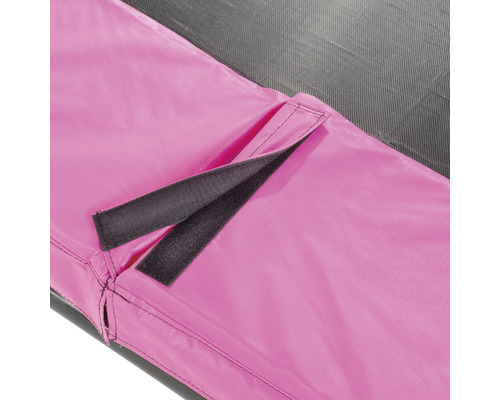 Gros plan d''un coussin de protection de trampoline avec fermeture velcro