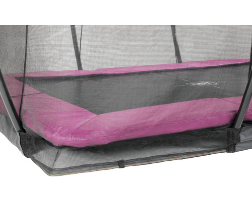 Vue détaillée d''un trampoline de jardin rectangulaire avec filet de sécurité et bordure rose