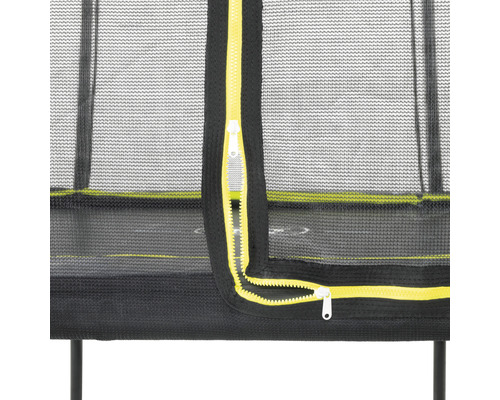 Vue détaillée d''un filet de sécurité de trampoline avec fermeture éclair