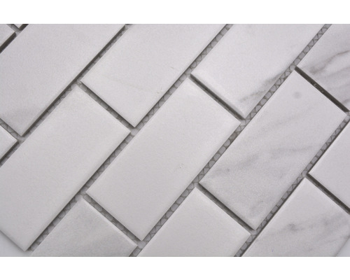 Rechteckige Mosaikfliesen aus Feinsteinzeug