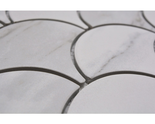 Gros plan de carreaux de mosaïque en forme d''éventail