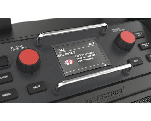 Nahaufnahme eines Perfectpro Radios mit Display, Knöpfen und Bedienelementen