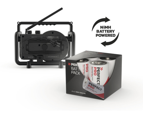 Radio de chantier noire avec antenne et pack de batteries avec quatre piles C NiMH