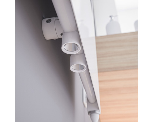 Aufbaustrahler mit zwei Leuchten im Badezimmer