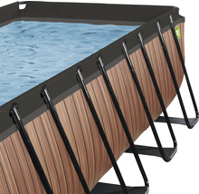 Vue détaillée d''une piscine tubulaire avec aspect bois et cadre noir.