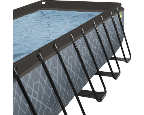 Piscine hors sol avec cadre en acier et surface d''eau