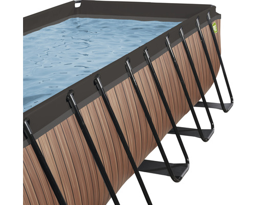 Piscine rectangulaire avec cadre en acier et aspect bois