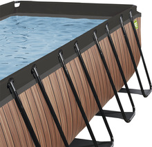 Vue détaillée d''une piscine tubulaire rectangulaire aspect bois