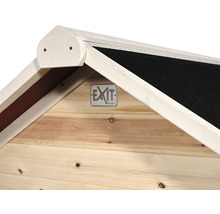 Gros plan du toit d''une cabane de jeu en bois avec le logo Exit Toys.