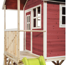 Maisonnette en bois avec toboggan