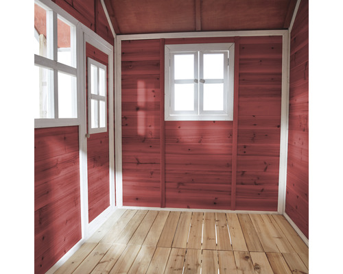 Vue intérieure d''une cabane en bois avec fenêtres et plancher en bois