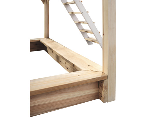 Vue détaillée d''une tour de jeu en bois avec échelle