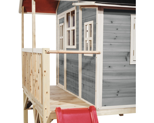 Maison de jeu en bois avec toboggan et fenêtres