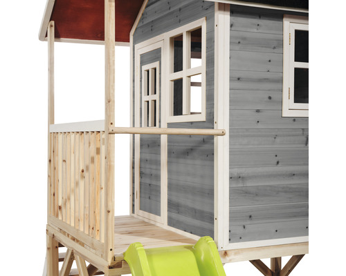 Cabane de jeu en bois avec toboggan