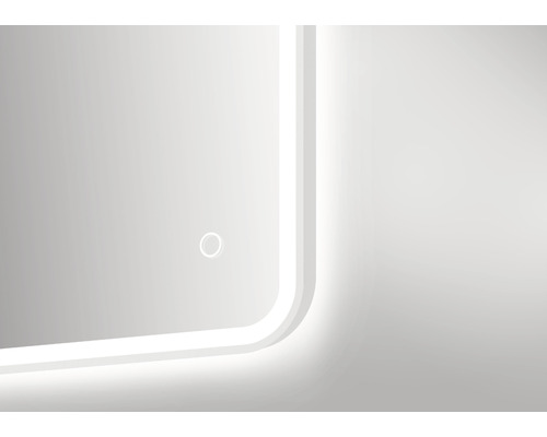 Vue détaillée d''un miroir avec éclairage et capteur tactile