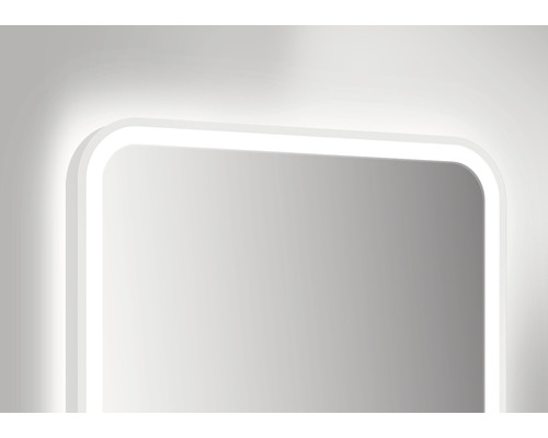 Vue détaillée d''un miroir rectangulaire avec éclairage