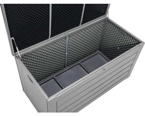 Geöffnete Gartenbox mit drei Einsätzen