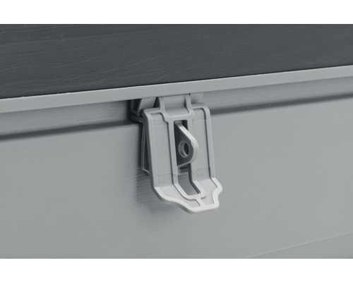 Detailansicht eines grauen Kunststoff-Clips zur Befestigung