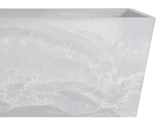 Detailansicht eines Pflanzkübels mit strukturierter Oberfläche