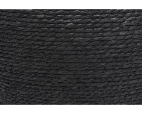 Gros plan d''un panier tressé en raphia