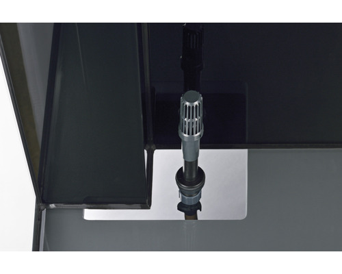 Vue intérieure d''un aquarium avec filtre