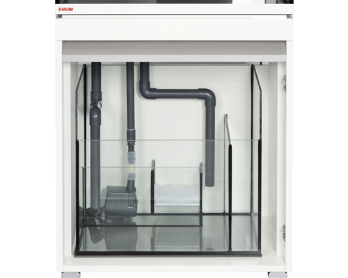 Innenansicht eines Aquarienschranks mit Pumpe und Verrohrung