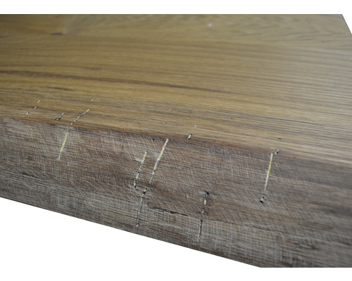 Vue détaillée d''une plaque de bois avec marquages