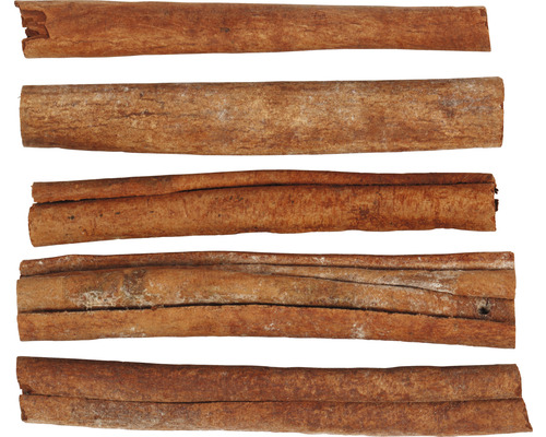 Plusieurs bâtons de cannelle.